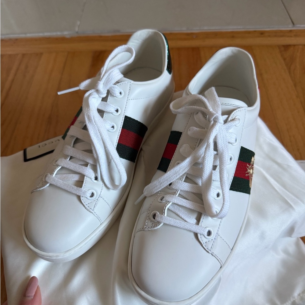 Gucci New Ace Bee Embroidered Sneakers - Picture 11 of 15